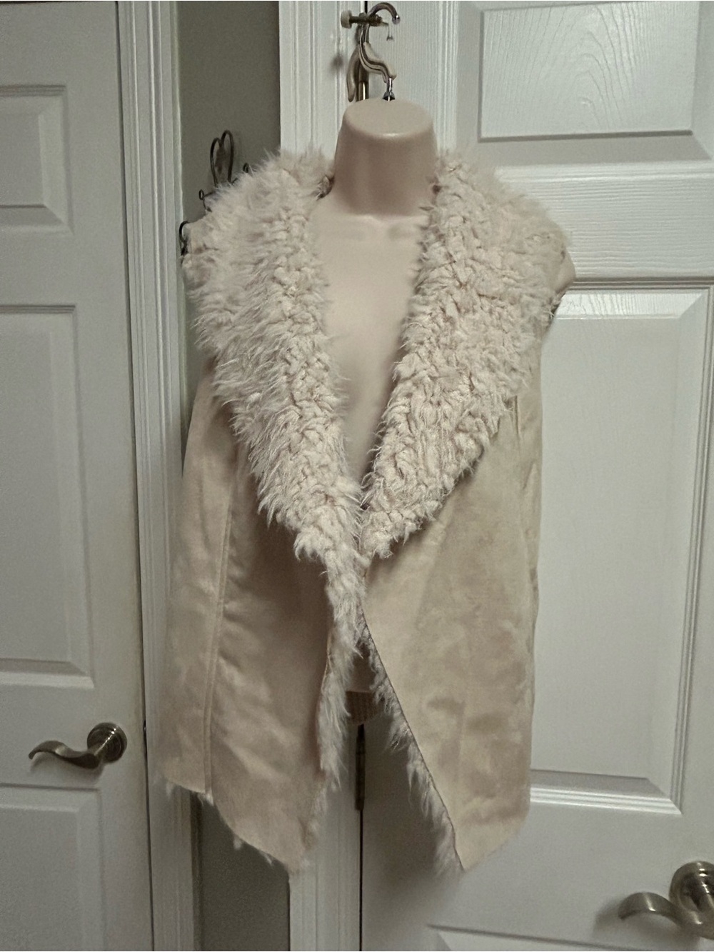 NWT BB Dakota Women’s Boho Cream Faux-Shearling Open Front Vest Faux Suede